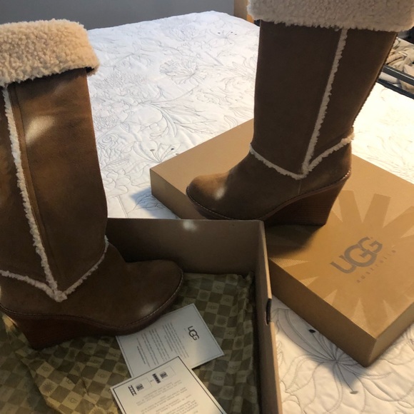 New Ugg Aubrie wedge boots - Picture 2 of 7